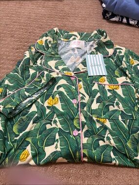 Sunday Somewhere Green Tropical Banana-Print Women's Pajama Top
